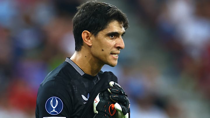 Yassine Bounou aurait pu porter le maillot madrilène cette saison Yassine Bounou aurait pu porter le maillot madrilène cette saison