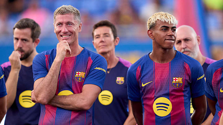 Robert Lewandowski (left) has taken Lamine Yamal under his wing.