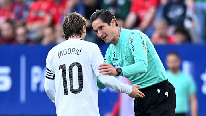 José Luis Munuera Montero a été victime d'harcèlement sur les réseaux sociaux après le match Osasuna-Real Madrid. José Luis Munuera Montero a été victime d'harcèlement sur les réseaux sociaux après le match Osasuna-Real Madrid.