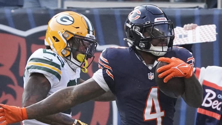 Chicago Bears running back D'Andre Swift (4) runs for a touchdown against the Green Bay Packers last season.