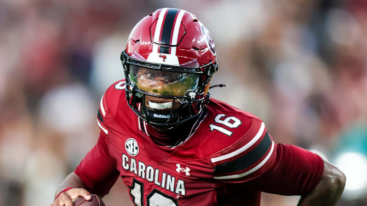 South Carolina Gamecocks quarterback LaNorris Sellers (16) scrambles.