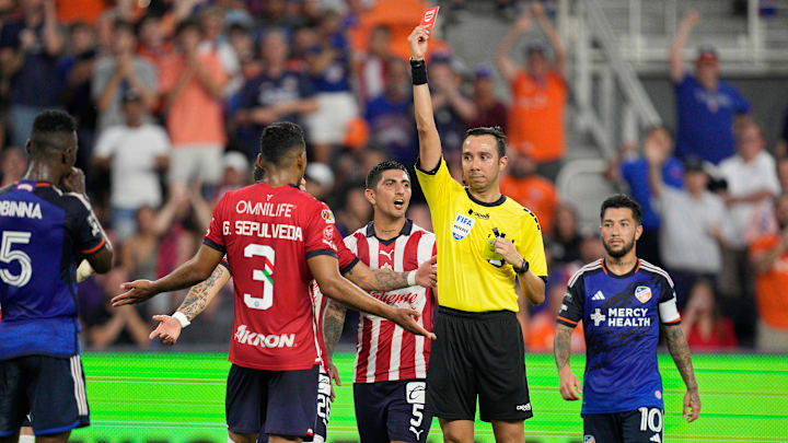 El defensa Gilberto Sepúlveda fue expulsado de forma polémica ante FC Cincinnati. El defensa Gilberto Sepúlveda fue expulsado de forma polémica ante FC Cincinnati.