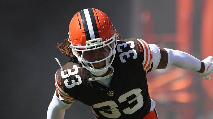 Cleveland Browns safety Ronnie Hickman (33)