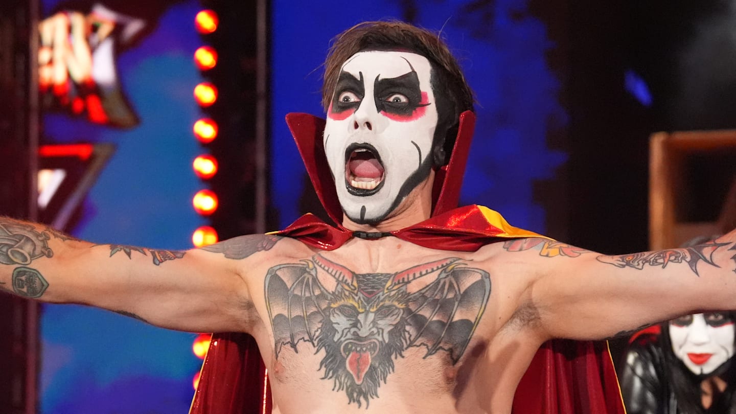 New York Mets Fans Celebrate WWE Star Danhausen Lifting the Team's Curse