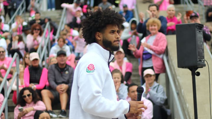 A 20-year-old Big Ten quarterback has a big decision to make: whether he will return to his college football program or declare for the 2026 NFL Draft. A 20-year-old Big Ten quarterback has a big decision to make: whether he will return to his college football program or declare for the 2026 NFL Draft.