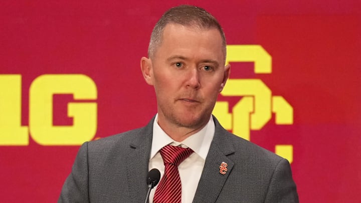 Jul 24, 2025; Las Vegas, NV, USA; USC head coach Lincoln Riley speaks to the media during the Big Ten NCAA college football media days at Mandalay Bay Resort. Mandatory Credit: Lucas Peltier-Imagn Images Jul 24, 2025; Las Vegas, NV, USA; USC head coach Lincoln Riley speaks to the media during the Big Ten NCAA college football media days at Mandalay Bay Resort. Mandatory Credit: Lucas Peltier-Imagn Images