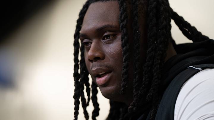 Mississippi offensive lineman Diego Pounds