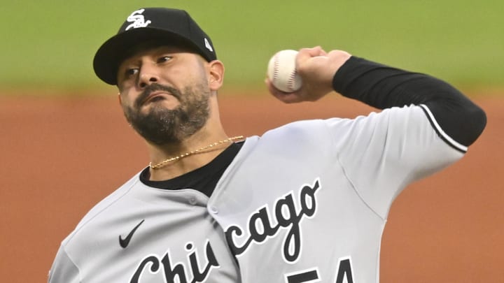 Chicago White Sox starting pitcher Martin Perez (54) throws against the Cleveland Guardians at Progressive Field. 