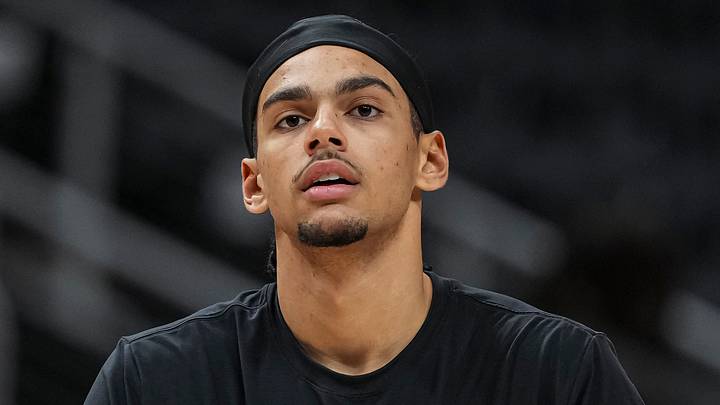 Atlanta Hawks forward Asa Newell (14) against the LA Clippers at State Farm Arena on December 3, 2025.