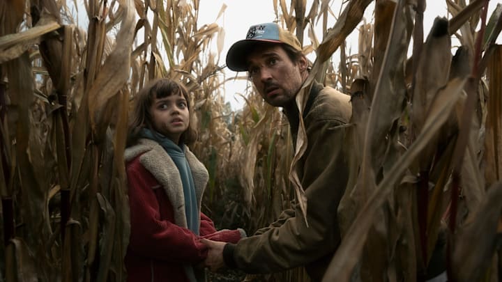 Yuna Bennett as Carlotta Groth and Florian David Fitz as Sven Groth on the set of Das Signal, Courtesy of Netflix 2023