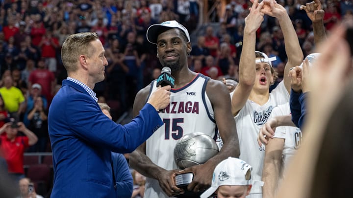 Gonzaga Bulldogs forward Graham Ike (15).