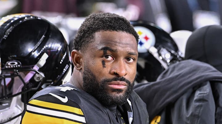 Pittsburgh Steelers wide receiver DK Metcalf sits on the bench Pittsburgh Steelers wide receiver DK Metcalf sits on the bench