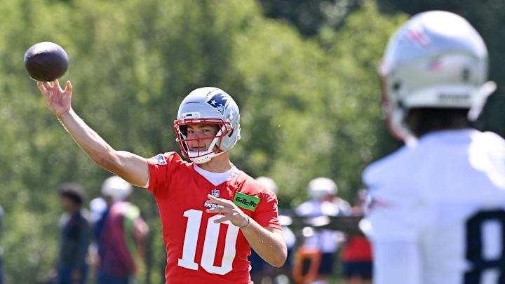 Jul 23, 2025; Foxborough, MA, USA; New England Patriots quarterback Drake Maye (10) throws a pass to wide receiver Stefon Diggs (8) during training camp at Gillette Stadium. Mandatory Credit: Eric Canha-Imagn Images