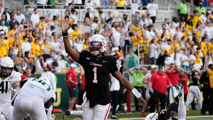 Nov 4, 2023; Waco, Texas, USA;  Houston Cougars quarterback Donovan Smith (1) waves goodbye to the