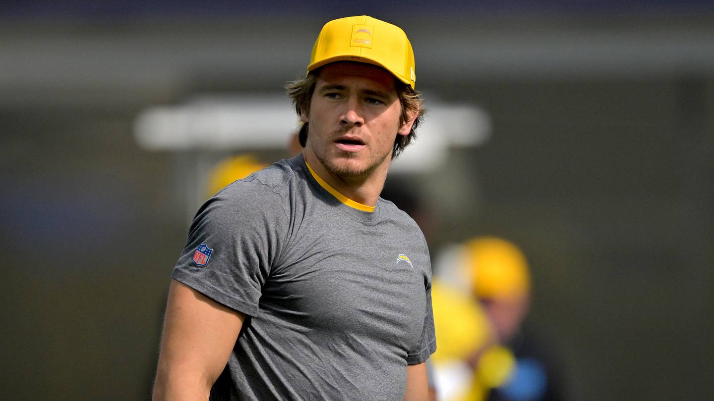 Oregon Quarterbacks In NFL Get Big Injury, Coach Updates