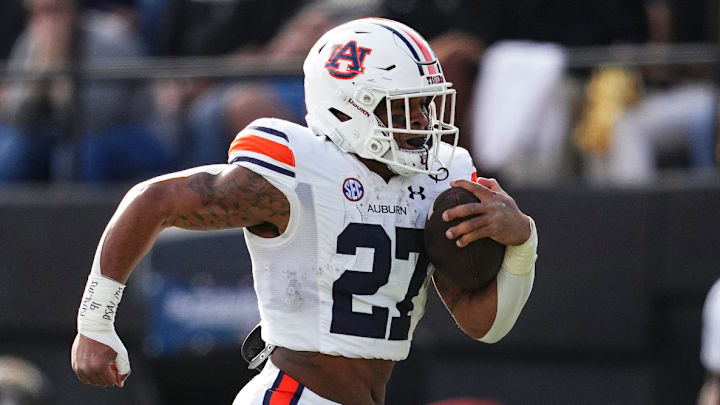 Will the Auburn Tigers let running back Jarquez Hunter carry the load against the Vanderbilt Commodores? 