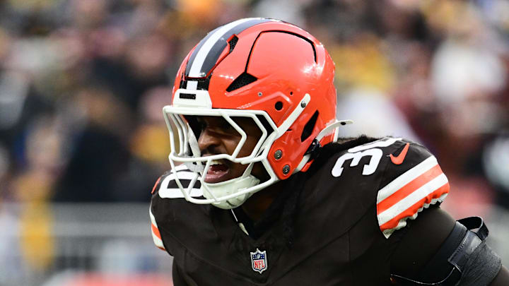 Cleveland Browns linebacker Devin Bush (30) reacts after Pittsburgh Steelers miss a field goal