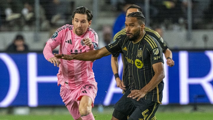 El argentino Lionel Messi del Inter Miami y el colombiano Eddie Segura de Los Ángeles FC durante el duelo de Ida. El argentino Lionel Messi del Inter Miami y el colombiano Eddie Segura de Los Ángeles FC durante el duelo de Ida.