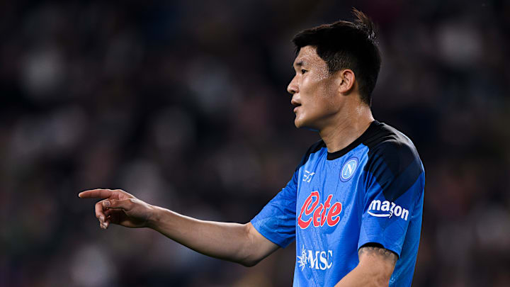 Min-jae Kim könnte zum neuen Abwehrboss beim FC Bayern werden. Min-jae Kim könnte zum neuen Abwehrboss beim FC Bayern werden.