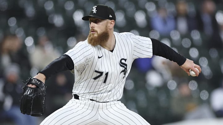 Chicago White Sox relief pitcher Cam Booser (71) throws against the Seattle Mariners at Rate Field. 