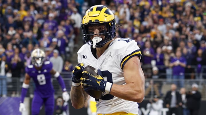 Oct 5, 2024; Seattle, Washington, USA; Michigan Wolverines tight end Colston Loveland (18) catches a touchdown pass against the Washington Huskies during the third quarter at Alaska Airlines Field at Husky Stadium. Mandatory Credit: Joe Nicholson-Imagn Images Oct 5, 2024; Seattle, Washington, USA; Michigan Wolverines tight end Colston Loveland (18) catches a touchdown pass against the Washington Huskies during the third quarter at Alaska Airlines Field at Husky Stadium. Mandatory Credit: Joe Nicholson-Imagn Images