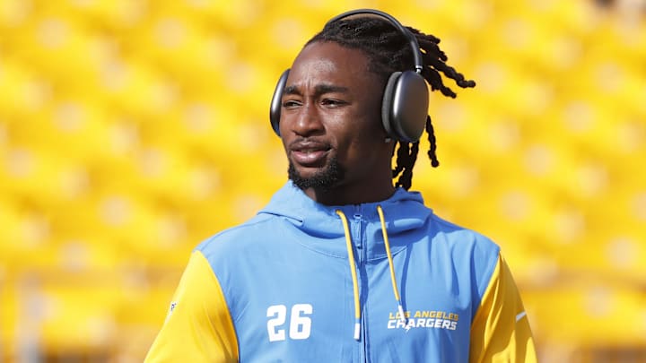 Sep 22, 2024; Pittsburgh, Pennsylvania, USA; Los Angeles Chargers cornerback Asante Samuel Jr. (26) walks the field before playing the Pittsburgh Steelers at Acrisure Stadium. Mandatory Credit: Charles LeClaire-Imagn Images Sep 22, 2024; Pittsburgh, Pennsylvania, USA; Los Angeles Chargers cornerback Asante Samuel Jr. (26) walks the field before playing the Pittsburgh Steelers at Acrisure Stadium. Mandatory Credit: Charles LeClaire-Imagn Images