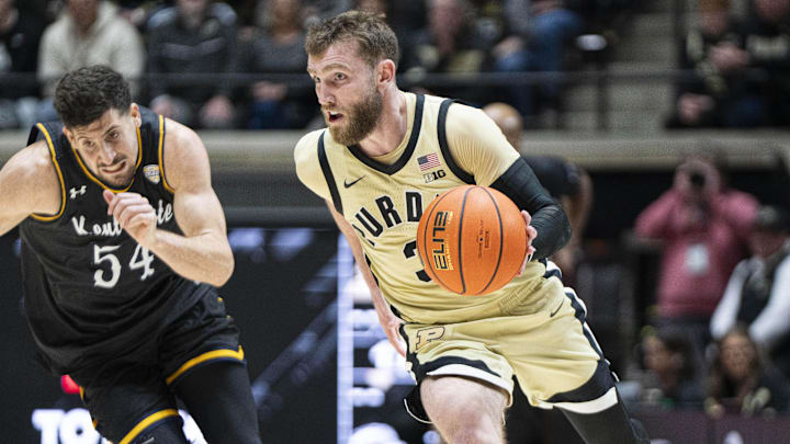 Purdue Boilermakers guard Braden Smith (3) dribbles the ball on a breakaway 