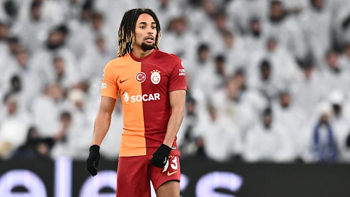 Sacha Boey steht wieder im FCB-Fokus Sacha Boey steht wieder im FCB-Fokus