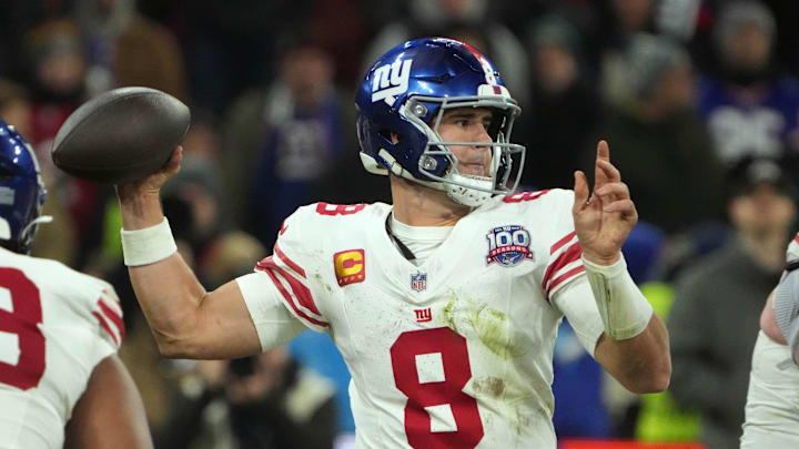 New York Giants quarterback Daniel Jones looks to throw a pass during a game.