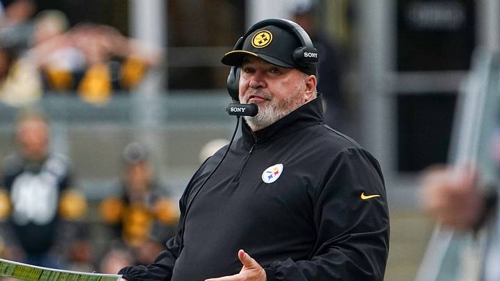 Pittsburgh Steelers head coach Mike McCarthy in the fourth quarter of the NFL Week 3 game between the Cincinnati Bengals and Pittsburgh Steelers, Sunday, Sept. 27, 2026, at Acrisure Stadium in Pittsburgh, Pa.