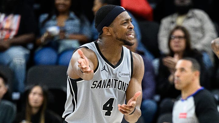 Apr 2, 2026; Inglewood, California, USA; San Antonio Spurs guards De'aaron Fox (4) and Devin Vassell (24) react during the second half against the Los Angeles Clippers at Intuit Dome. Mandatory Credit: William Liang-Imagn Images