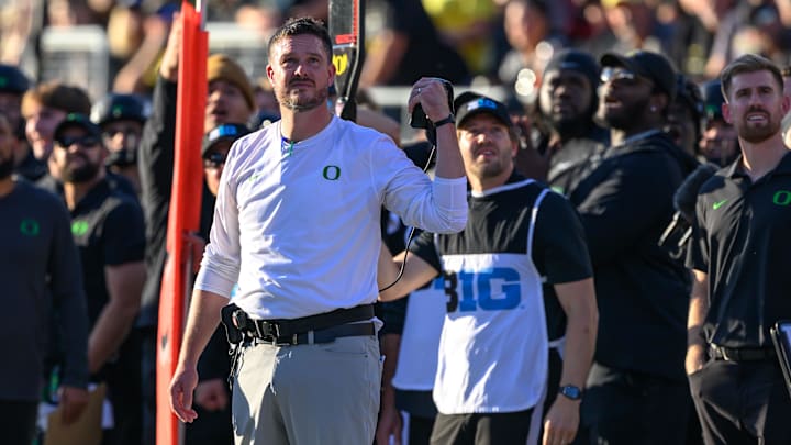 Oregon Ducks head coach Dan Lanning