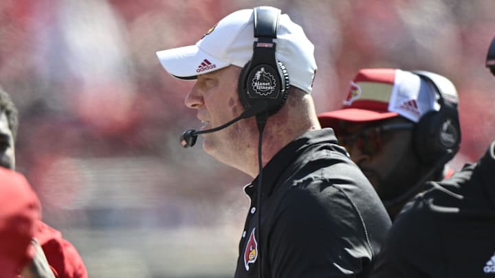 Oct 5, 2024; Louisville, Kentucky, USA;  Louisville Cardinals head coach Jeff Brohm talks to his players during the second half against the Southern Methodist Mustangs at L&N Federal Credit Union Stadium. 