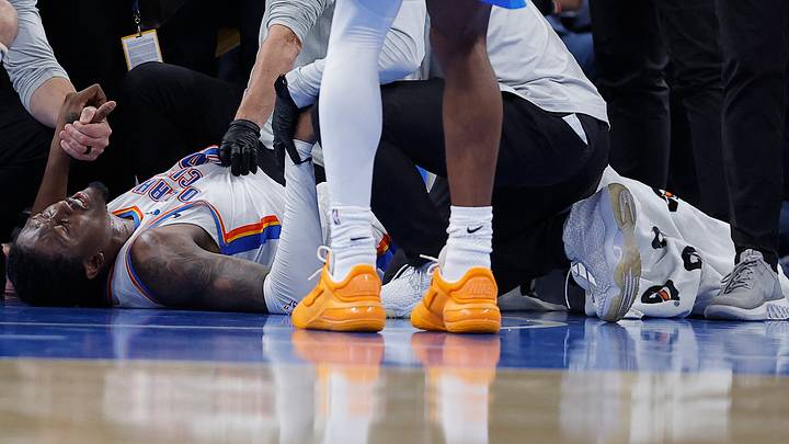 Oct 25, 2026; Oklahoma City, Oklahoma, USA; Oklahoma City Thunder guard Jalen Williams (8) lays on the floor after getting injured on a play against the Los Angeles Clippers during the second half at Paycom Center. Mandatory Credit: Alonzo Adams-Imagn Images Oct 25, 2026; Oklahoma City, Oklahoma, USA; Oklahoma City Thunder guard Jalen Williams (8) lays on the floor after getting injured on a play against the Los Angeles Clippers during the second half at Paycom Center. Mandatory Credit: Alonzo Adams-Imagn Images
