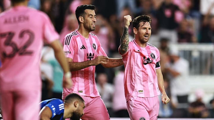 Sergio Busquets y Lionel Messi tras la anotación del Inter Miami