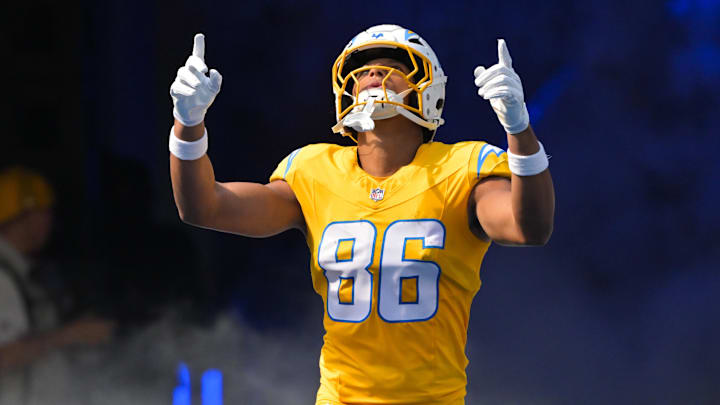 Oct 19, 2025; Inglewood, California, USA; Los Angeles Chargers tight end Oronde Gadsden (86) enters the field before the game against the Indianapolis Colts at SoFi Stadium. Mandatory Credit: Jayne Kamin-Oncea-Imagn Images Oct 19, 2025; Inglewood, California, USA; Los Angeles Chargers tight end Oronde Gadsden (86) enters the field before the game against the Indianapolis Colts at SoFi Stadium. Mandatory Credit: Jayne Kamin-Oncea-Imagn Images