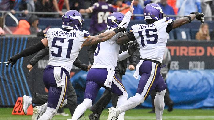 Sports Illustrated's Adam Carlson shares which Vikings looked like studs in Week 2, as well as which had dud-like performances against the Bears. Sports Illustrated's Adam Carlson shares which Vikings looked like studs in Week 2, as well as which had dud-like performances against the Bears.