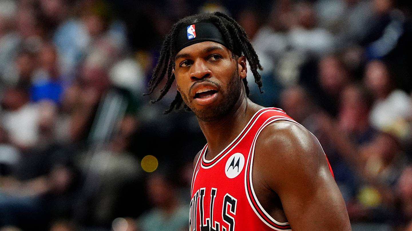 Bulls need more Buddy Hield if Thiago Splitter is committed to current strategy
