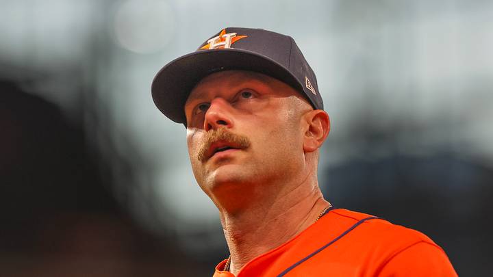 Aug 16, 2026; Houston, Texas, USA; Houston Astros first baseman Christian Walker (8) walks to the dugout at the end of the sixth inning against the Seattle Mariners at Daikin Park. Mandatory Credit: Thomas Shea-Imagn Images Aug 16, 2026; Houston, Texas, USA; Houston Astros first baseman Christian Walker (8) walks to the dugout at the end of the sixth inning against the Seattle Mariners at Daikin Park. Mandatory Credit: Thomas Shea-Imagn Images