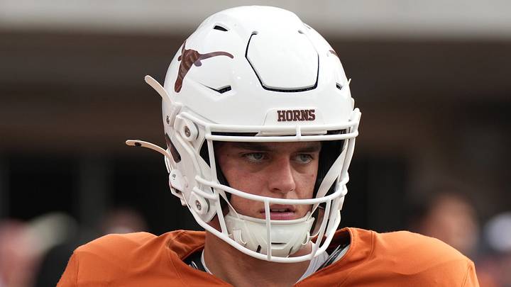Texas Longhorns quarterback Arch Manning warms up