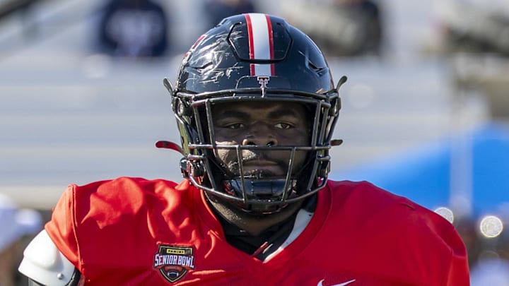 National Team defensive tackle Lee Hunter