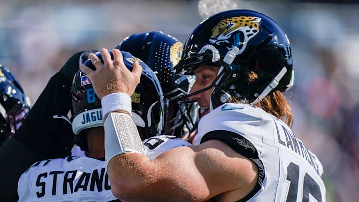 Jacksonville Jaguars tight end Brenton Strange (85) is congratulated for his touchdown during the second quarter against the Tennessee Titans at Nissan Stadium in Nashville, Tenn., Sunday, Nov. 30, 2025.