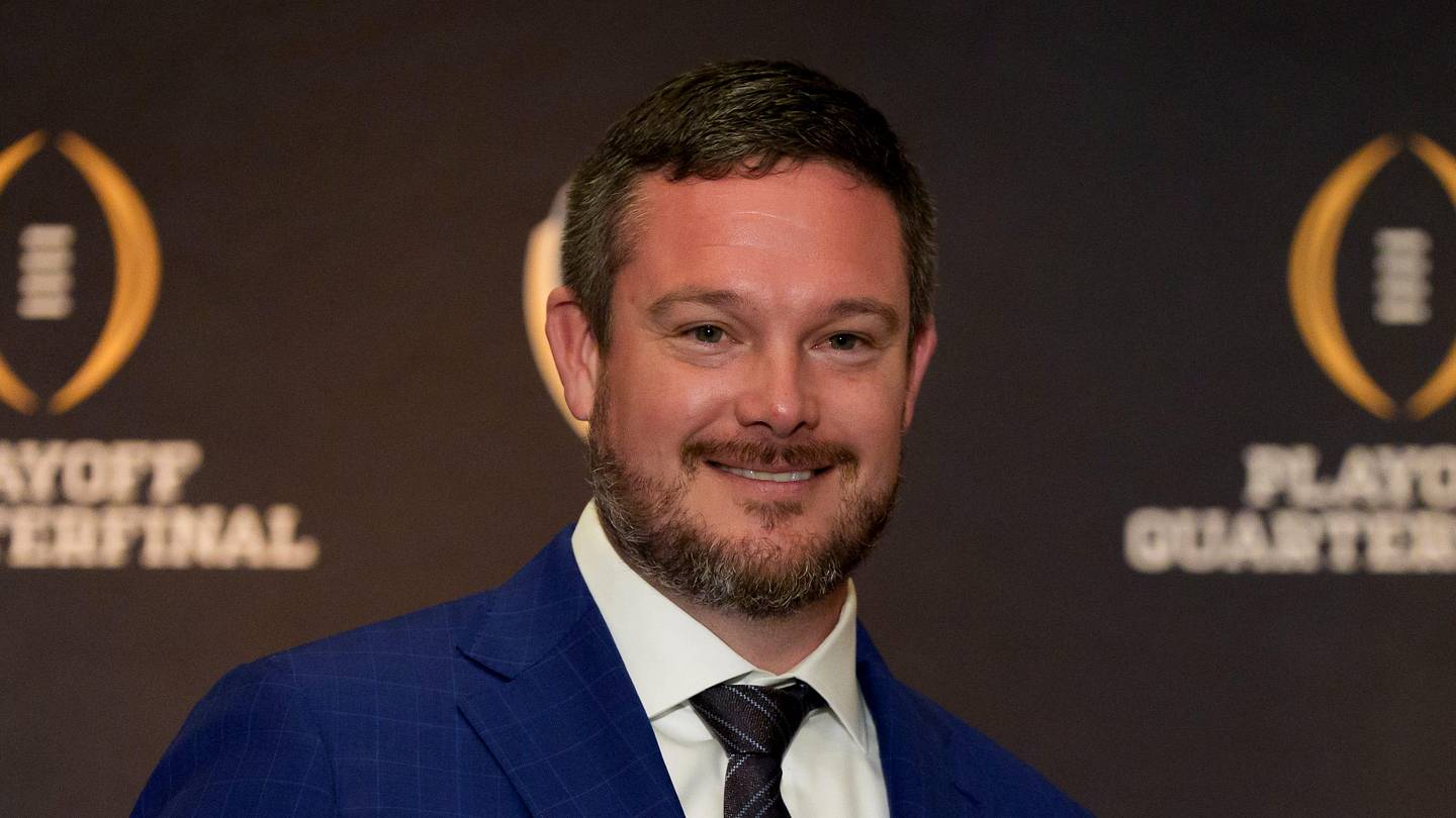 Dan Lanning Provides Rare Insight on Developing Former Five-Star Quarterbacks