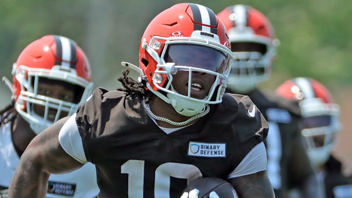 Cleveland Browns running back Quinshon Judkins (10) runs for yards during practice at NFL minicamp, Wednesday, June 11, 2025, in Berea, Ohio.