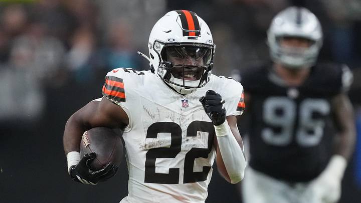 Cleveland Browns running back Dylan Sampson (22) carries the ball.