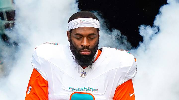 Miami Dolphins outside linebacker Matthew Judon (8)