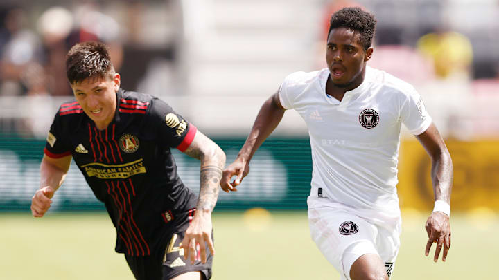 El argentino Franco Ibarra (Atlanta United) y el trinitario Joven Jones (Inter Miami) durante la temporada 2021. El argentino Franco Ibarra (Atlanta United) y el trinitario Joven Jones (Inter Miami) durante la temporada 2021.