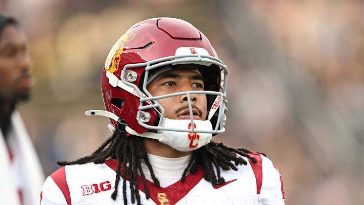 USC Trojans wide receiver Makai Lemon warms up