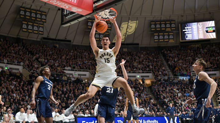 Purdue Boilermakers center Zach Edey (15) dunks the ball 