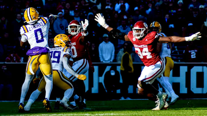 Oklahoma linebacker Kip Lewis, defensive end Adepoju Adebawore 